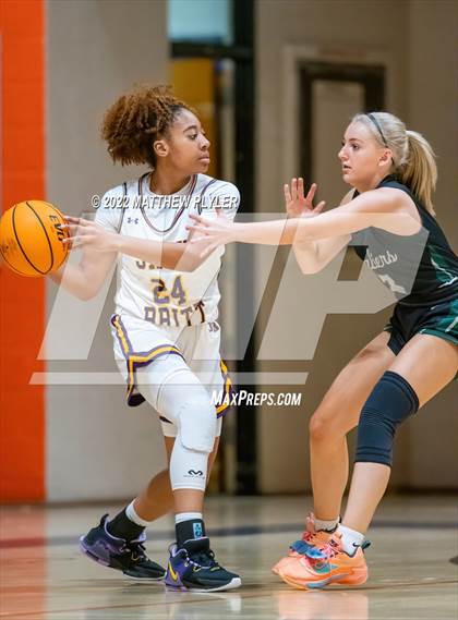 Thumbnail 2 in Durham Academy vs. Jack Britt (Cumberland County Holiday Classic) photogallery.