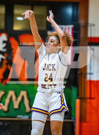 Thumbnail 1 in Durham Academy vs. Jack Britt (Cumberland County Holiday Classic) photogallery.