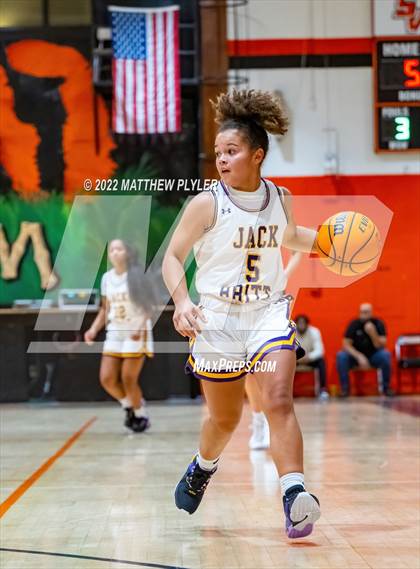 Thumbnail 2 in Durham Academy vs. Jack Britt (Cumberland County Holiday Classic) photogallery.