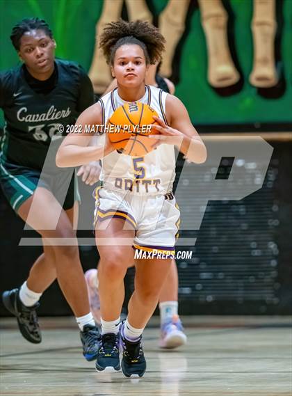 Thumbnail 3 in Durham Academy vs. Jack Britt (Cumberland County Holiday Classic) photogallery.