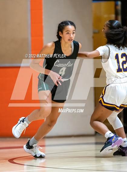 Thumbnail 2 in Durham Academy vs. Jack Britt (Cumberland County Holiday Classic) photogallery.
