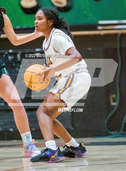 Thumbnail 2 in Durham Academy vs. Jack Britt (Cumberland County Holiday Classic) photogallery.