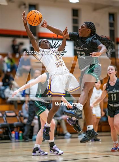 Thumbnail 1 in Durham Academy vs. Jack Britt (Cumberland County Holiday Classic) photogallery.