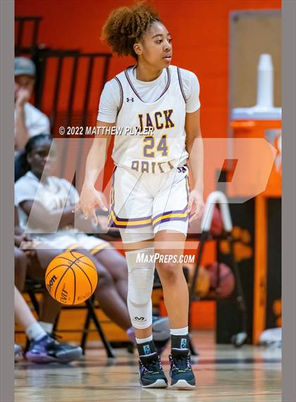 Thumbnail 1 in Durham Academy vs. Jack Britt (Cumberland County Holiday Classic) photogallery.