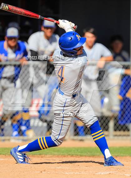 Thumbnail 2 in Bishop Amat vs La Salle photogallery.