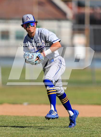 Thumbnail 2 in Bishop Amat vs La Salle photogallery.