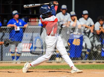 Thumbnail 2 in Bishop Amat vs La Salle photogallery.