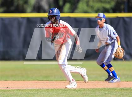 Thumbnail 2 in Bishop Amat vs La Salle photogallery.