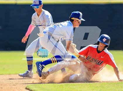 Thumbnail 1 in Bishop Amat vs La Salle photogallery.