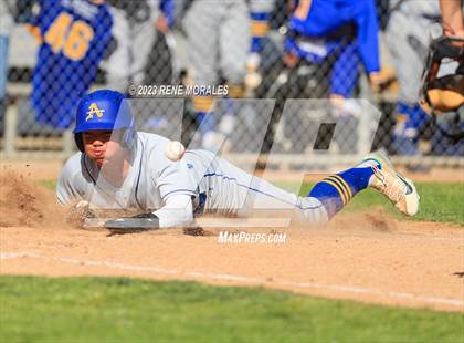 Thumbnail 3 in Bishop Amat vs La Salle photogallery.