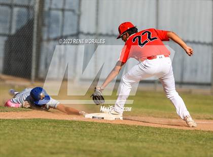 Thumbnail 2 in Bishop Amat vs La Salle photogallery.