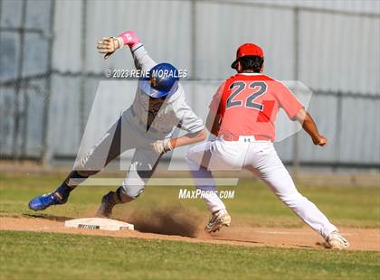 Thumbnail 2 in Bishop Amat vs La Salle photogallery.