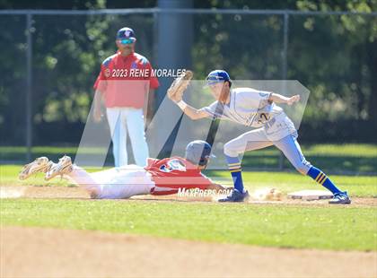 Thumbnail 2 in Bishop Amat vs La Salle photogallery.