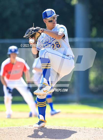 Thumbnail 2 in Bishop Amat vs La Salle photogallery.