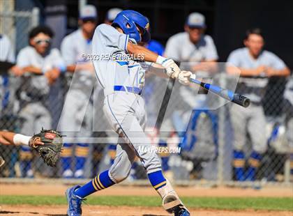 Thumbnail 3 in Bishop Amat vs La Salle photogallery.