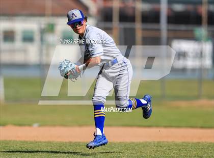 Thumbnail 3 in Bishop Amat vs La Salle photogallery.