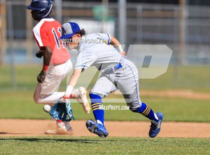 Thumbnail 2 in Bishop Amat vs La Salle photogallery.