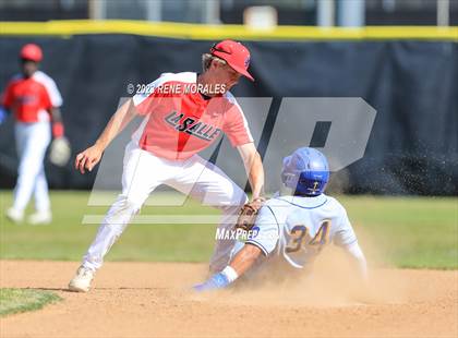 Thumbnail 3 in Bishop Amat vs La Salle photogallery.