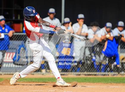 Thumbnail 1 in Bishop Amat vs La Salle photogallery.