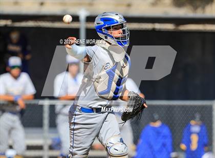 Thumbnail 1 in Bishop Amat vs La Salle photogallery.