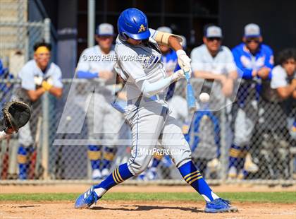 Thumbnail 3 in Bishop Amat vs La Salle photogallery.