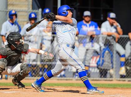 Thumbnail 2 in Bishop Amat vs La Salle photogallery.