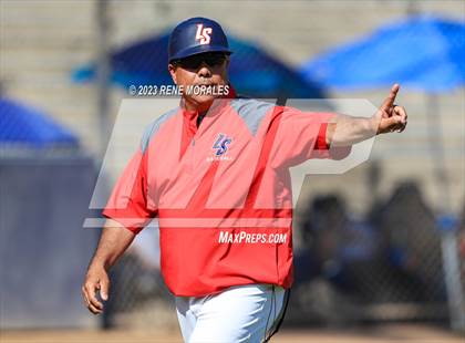 Thumbnail 3 in Bishop Amat vs La Salle photogallery.