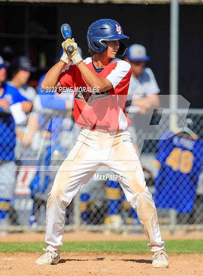 Thumbnail 3 in Bishop Amat vs La Salle photogallery.