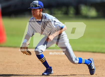 Thumbnail 3 in Bishop Amat vs La Salle photogallery.