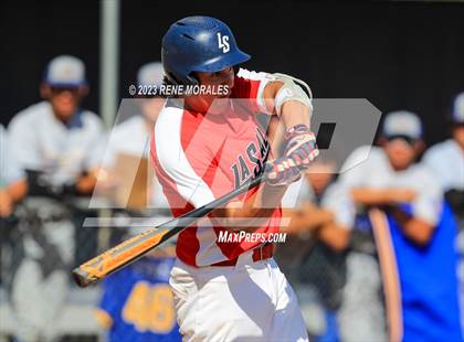 Thumbnail 3 in Bishop Amat vs La Salle photogallery.