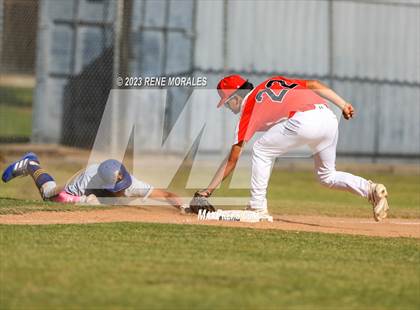 Thumbnail 1 in Bishop Amat vs La Salle photogallery.