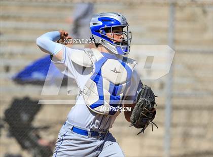 Thumbnail 3 in Bishop Amat vs La Salle photogallery.