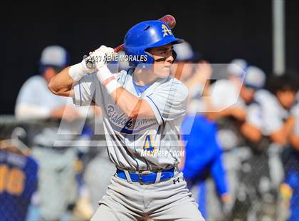 Thumbnail 3 in Bishop Amat vs La Salle photogallery.