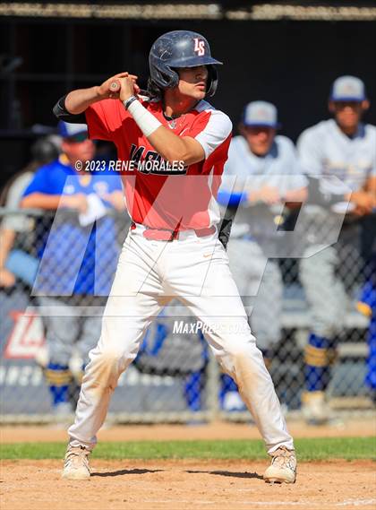 Thumbnail 3 in Bishop Amat vs La Salle photogallery.