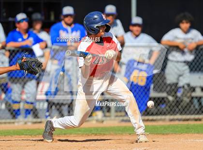 Thumbnail 3 in Bishop Amat vs La Salle photogallery.