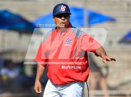 Thumbnail 2 in Bishop Amat vs La Salle photogallery.