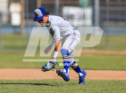 Thumbnail 1 in Bishop Amat vs La Salle photogallery.