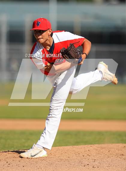 Thumbnail 2 in Bishop Amat vs La Salle photogallery.