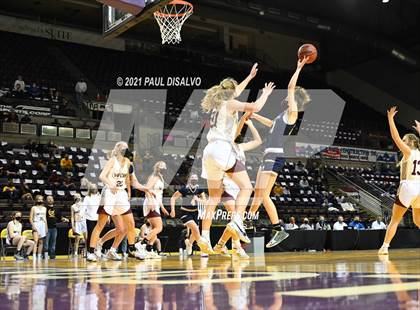 Thumbnail 2 in Mullen vs. Windsor (CHSAA 4A State Final) photogallery.