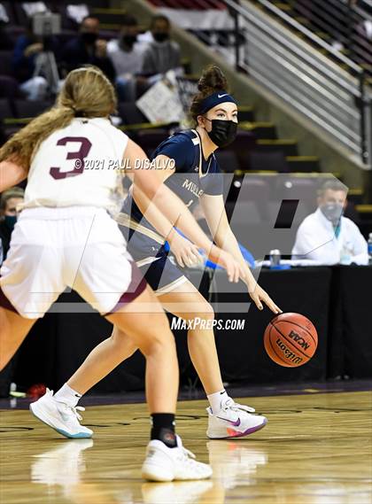 Thumbnail 3 in Mullen vs. Windsor (CHSAA 4A State Final) photogallery.