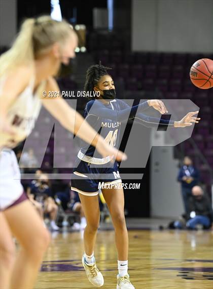 Thumbnail 1 in Mullen vs. Windsor (CHSAA 4A State Final) photogallery.