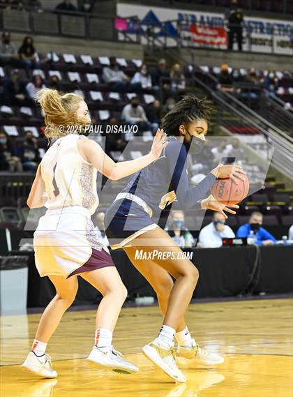 Thumbnail 3 in Mullen vs. Windsor (CHSAA 4A State Final) photogallery.