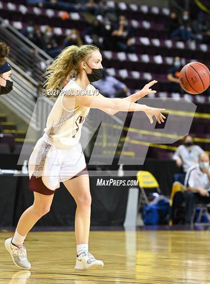 Thumbnail 3 in Mullen vs. Windsor (CHSAA 4A State Final) photogallery.