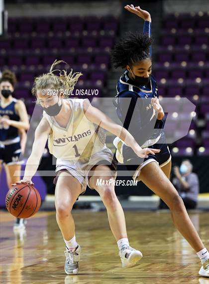 Thumbnail 2 in Mullen vs. Windsor (CHSAA 4A State Final) photogallery.