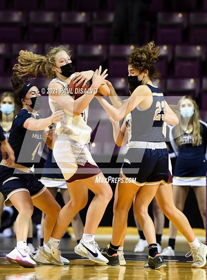 Thumbnail 2 in Mullen vs. Windsor (CHSAA 4A State Final) photogallery.