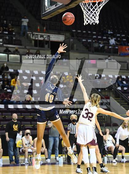 Thumbnail 1 in Mullen vs. Windsor (CHSAA 4A State Final) photogallery.