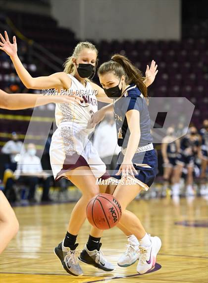Thumbnail 3 in Mullen vs. Windsor (CHSAA 4A State Final) photogallery.