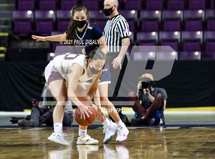 Thumbnail 3 in Mullen vs. Windsor (CHSAA 4A State Final) photogallery.