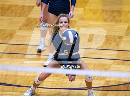 Thumbnail 3 in Minooka vs. Althoff Catholic (IHSA 4A Sectional Final) photogallery.