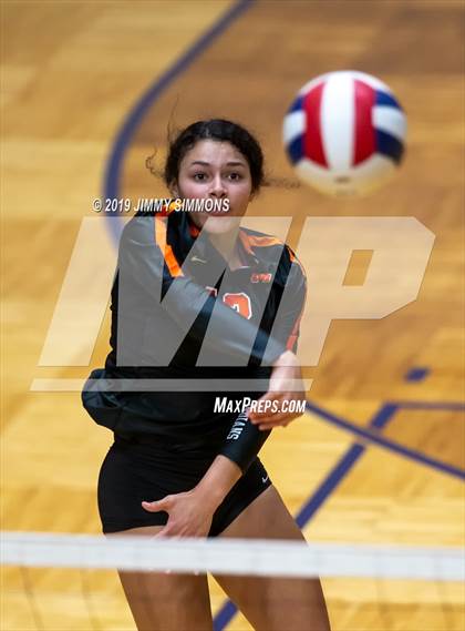 Thumbnail 3 in Minooka vs. Althoff Catholic (IHSA 4A Sectional Final) photogallery.